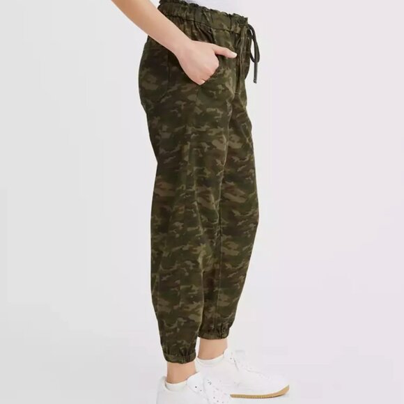 Levi's | Jet Set Jogger Camouflage Pants / Army Camo Pants | Sz L - Picture 2 of 15